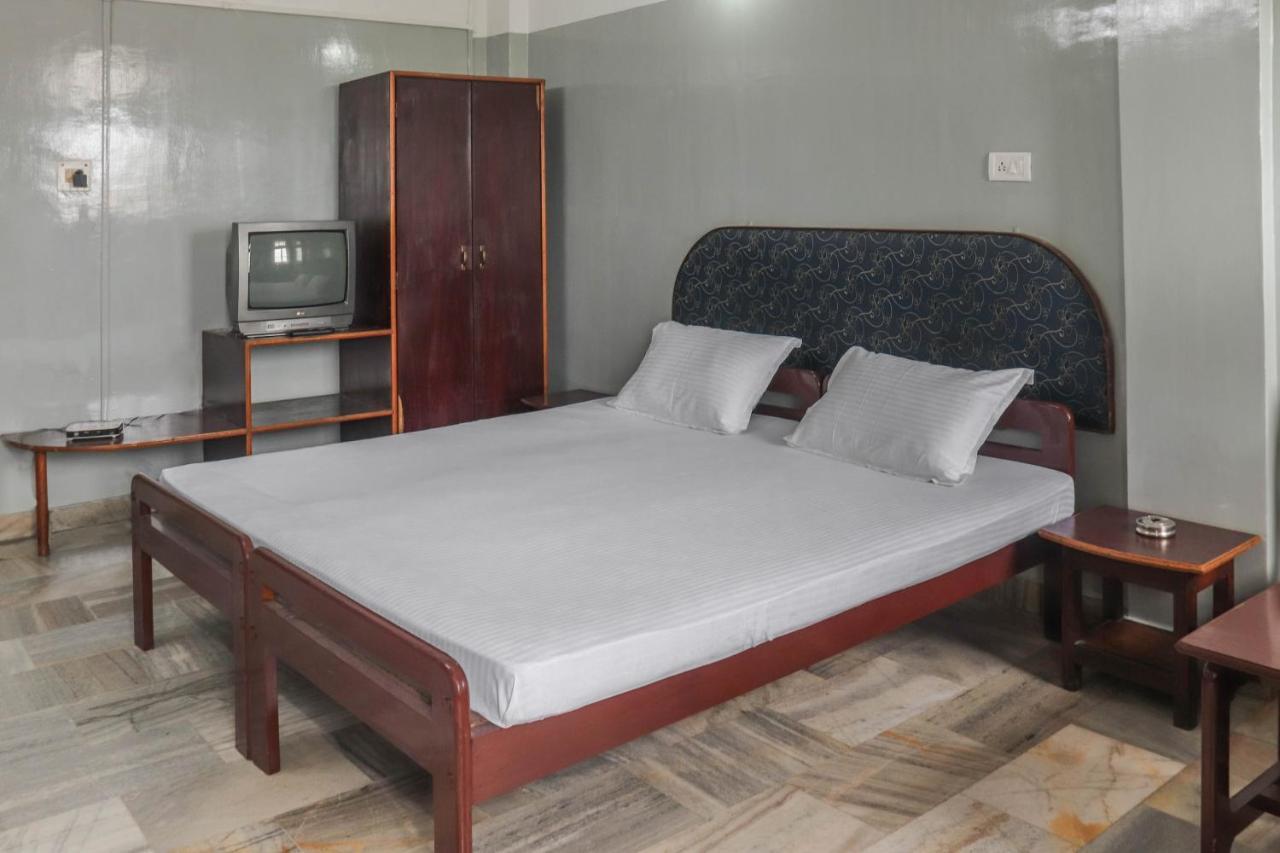 Spot On 49477 Hotel Galaxy Dimāpur Buitenkant foto