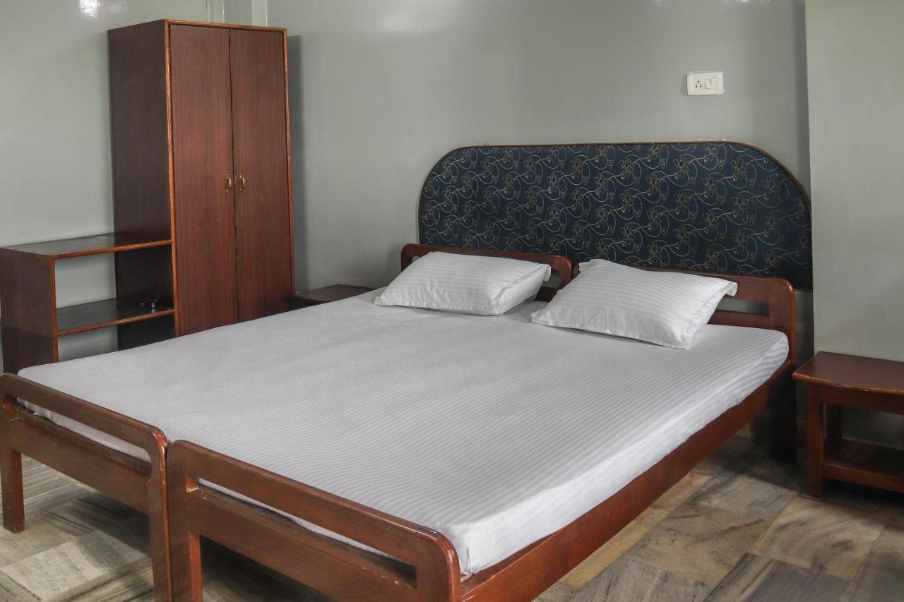 Spot On 49477 Hotel Galaxy Dimāpur Buitenkant foto