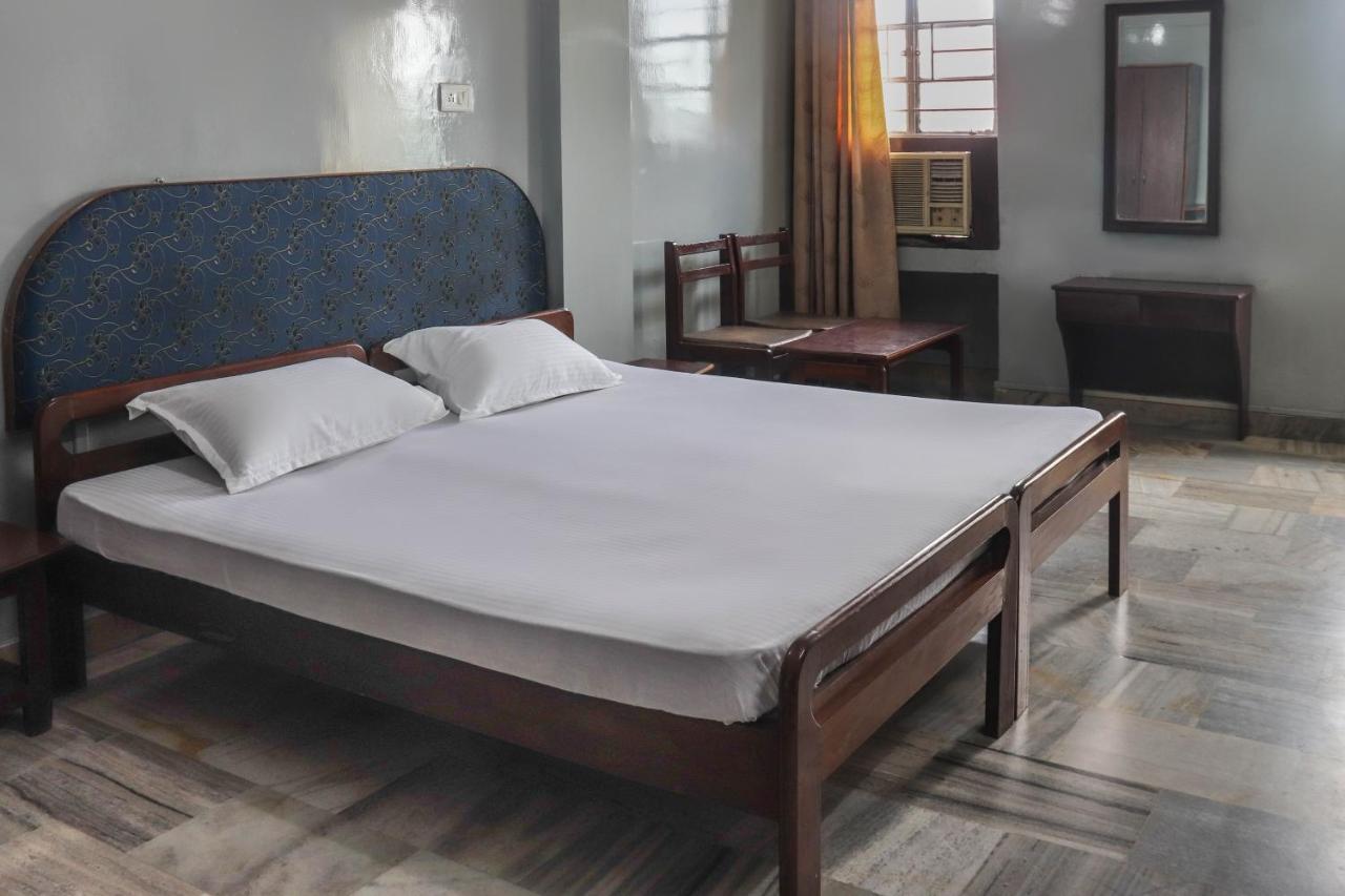 Spot On 49477 Hotel Galaxy Dimāpur Buitenkant foto