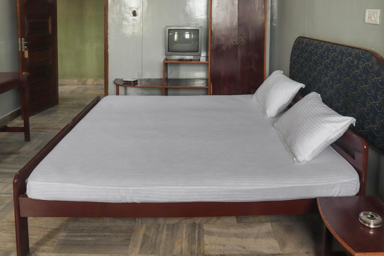 Spot On 49477 Hotel Galaxy Dimāpur Buitenkant foto